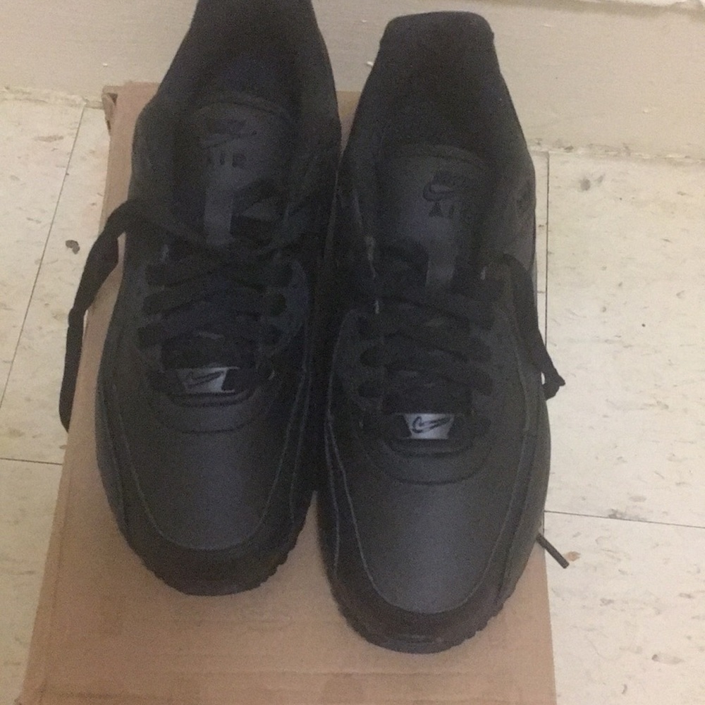 Black low top Nike